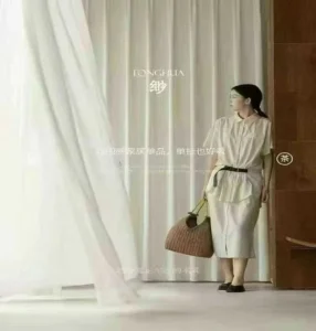 This image displays the dyeing effects of wholesale chenille linen yarn before and after processing, highlighting its stable color fastness and rich color expression—ideal for curtain soft furnishings.